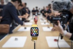 「瞄一眼」就能看到螢幕資訊！新款 Apple Watch 5 挾四大實用功能