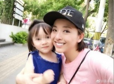 (影音)中國女星遭迪士尼刁難 24秒影片曝光狂打臉 (影音)中國女星遭迪士尼刁難 24秒影片曝光狂打臉