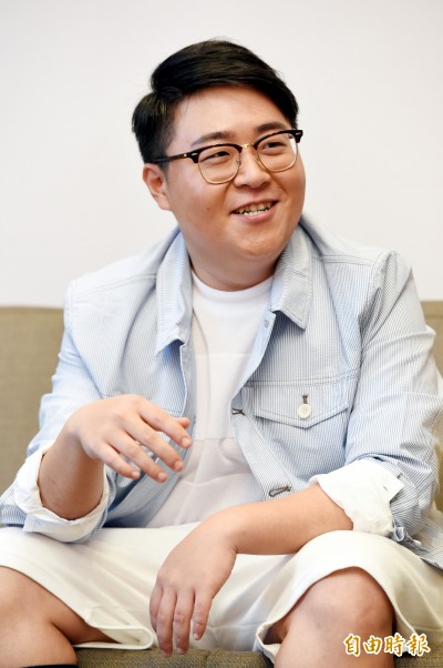 郝劭文家中欠千萬債 放童星身份打工貼家用 郝劭文家中欠千萬債 放童星身份打工貼家用