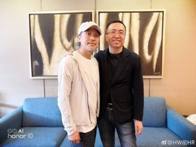 這是周星馳!55歲白蒼蒼 網友驚像阿伯 這是周星馳!55歲白蒼蒼 網友驚像阿伯