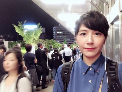 主播日本旅遊遇強震 套男友襯衫上陣連線 主播日本旅遊遇強震 套男友襯衫上陣連線