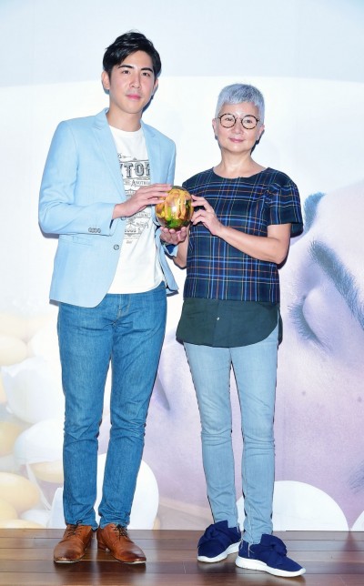 (影音)獎霸才子18禁編導演登台 300蛋洗半年不敢吃 (影音)獎霸才子18禁編導演登台 300蛋洗半年不敢吃