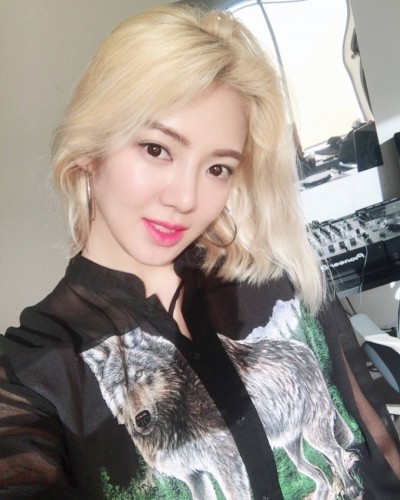 女星直播ing 慘遭洋男鹹豬手怒喊「不要碰我」 女星直播ing 慘遭洋男鹹豬手怒喊「不要碰我」