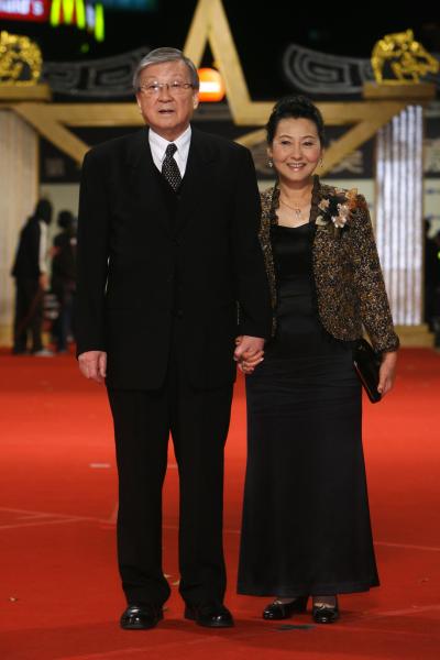 張美瑤（右）在台灣影史佔有相當重要的地位。圖為2008年台中第45屆金馬獎，導演李行與張美瑤走星光大道的畫面。（本報資料照‧記者胡舜翔攝）
