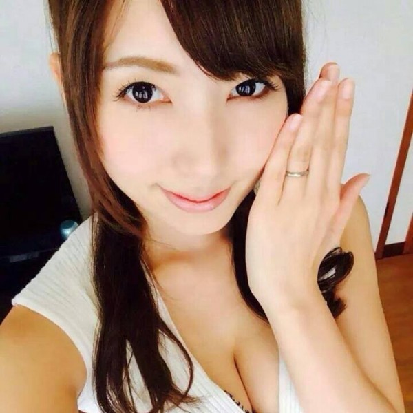 現年27歲的波多野結衣已是AV界紅人。（圖擷取自波多野結衣臉書）