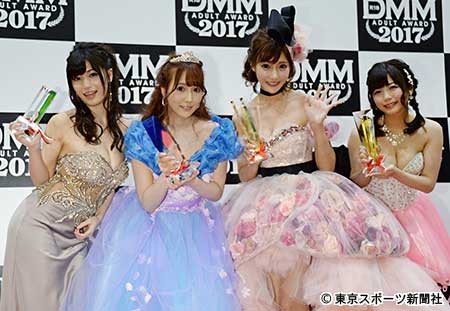 AV奧斯卡開奬 三上悠亞奪最優秀女優噴淚