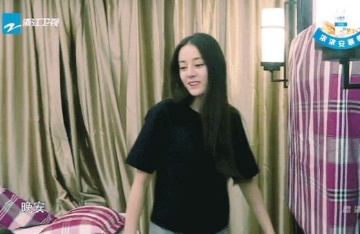 人氣直逼Angelababy！迪麗熱巴私密素顔影片曝光