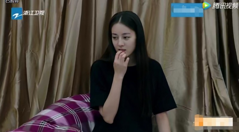 人氣直逼Angelababy！迪麗熱巴私密素顔影片曝光