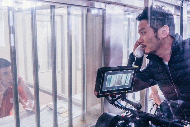 差點報警！演員拍片被上手銬腳鐐 失聯外界如坐牢