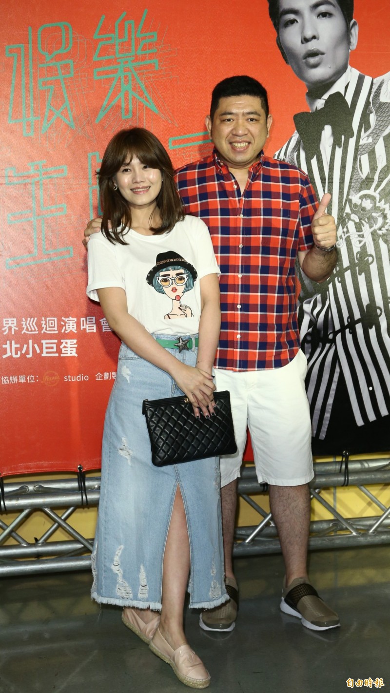 老蕭露腿攻蛋嗨唱！周董虧「有不會的可以教你」