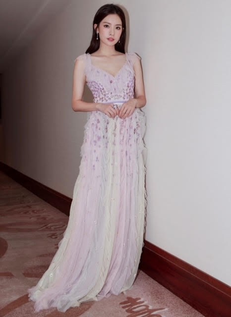 吳剋群女友薄紗絕美飄仙味 登紅毯發願演瘋女人