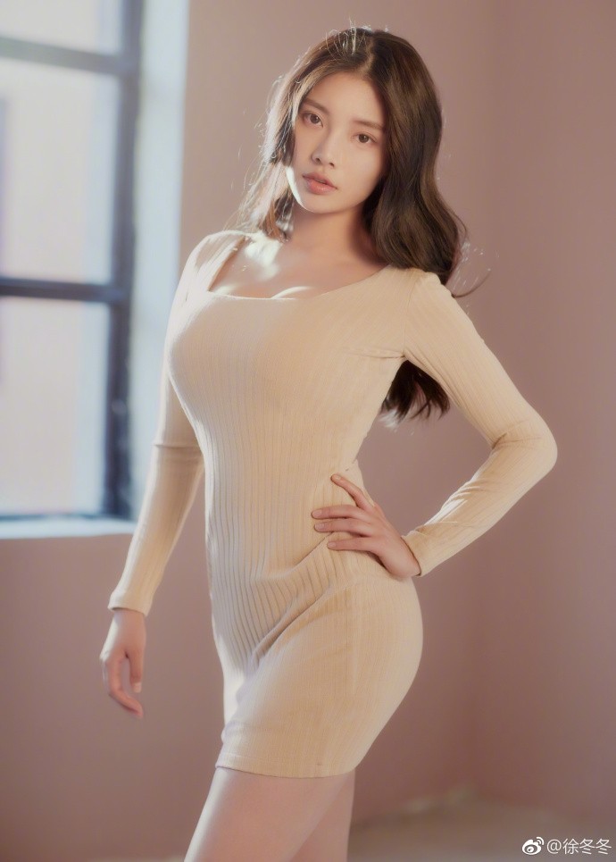 中國第一美胸緊身美照6連發 巨乳險擠爆上衣...辣翻！