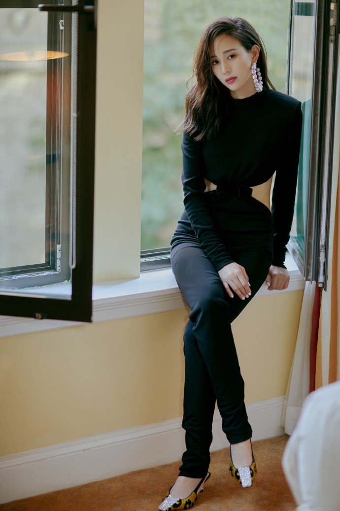 僅3％的女人有！張鈞甯裸背辣翻夢幻腰窩曝光