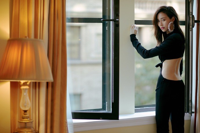 僅3％的女人有！張鈞甯裸背辣翻夢幻腰窩曝光