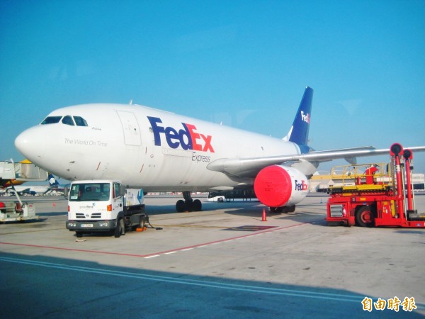 聯邦快遞（FedEx）預估，今年聖誕節的全球接單貨運量，將創下歷年假期旺季的新紀錄。（記者王孟倫攝）