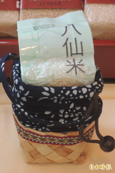 小包裝米受歡迎。（記者張存薇攝）