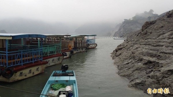 石門水庫實施人工增雨，集水區開始降下大雨。（記者林子翔攝）