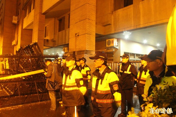 Taipei CKS police to deploy more police guard and a branch of the Executive Yuan. (Reporter Wu Zhang Hongshe)