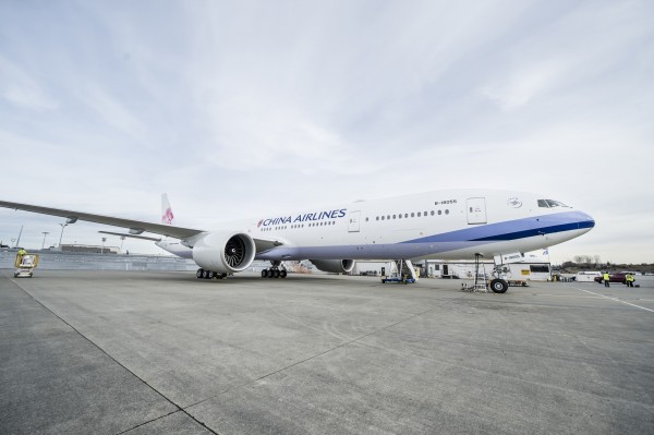 華航5月4日原訂由台北飛紐約的華航CI012航班,機型為全新波音777,當時機上載有275位旅客,卻面臨全機廁所罷工的窘境,決定改降安哥拉治機場,該機重新再飛到紐約共延誤28小時。(華航提供)