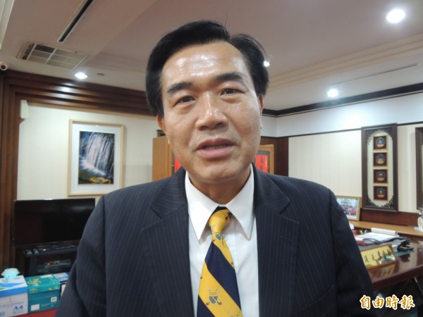 南市議長李全教對洪秀柱與賴清德的國外學歷看法,只要是教育部正式認可的證書都算數。(記者洪瑞琴攝)