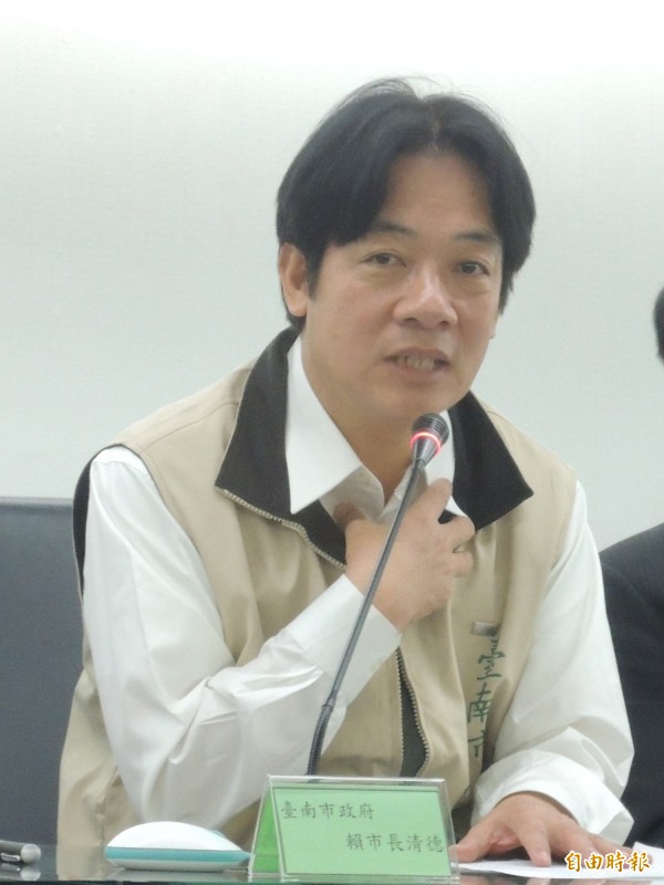 台南市長賴清德表示他的學歷在哈佛大學網站查得到。(記者洪瑞琴攝)