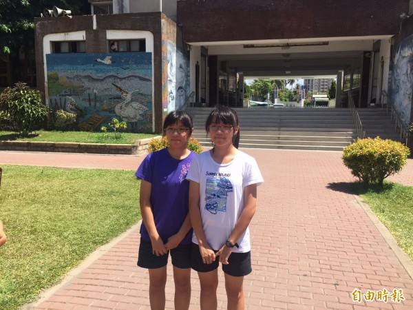 姐姐葉詠雯（左）、妹妹葉詠昕，高中選擇直升再續前緣。（記者陳彥廷攝）