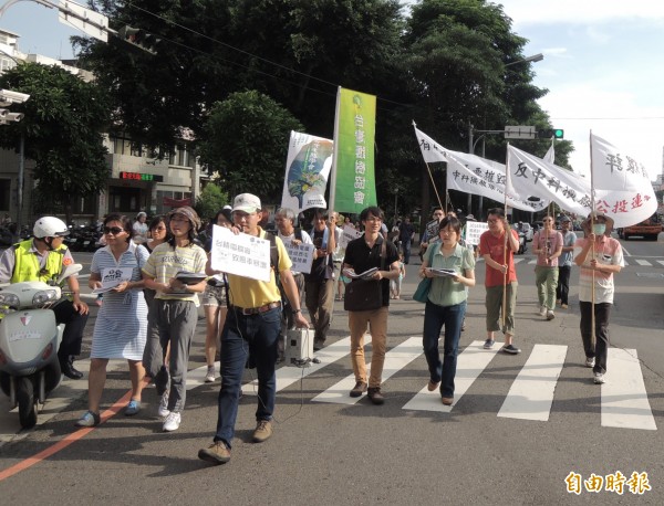 反中科污染自救行動昨天在西屯舉辦宣講遊行。（記者蔡淑媛攝）              
