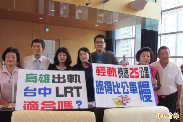 藍營議員質疑輕軌系統不適合台中,前市府的BRT延伸也比輕軌強。(記者黃鐘山攝)