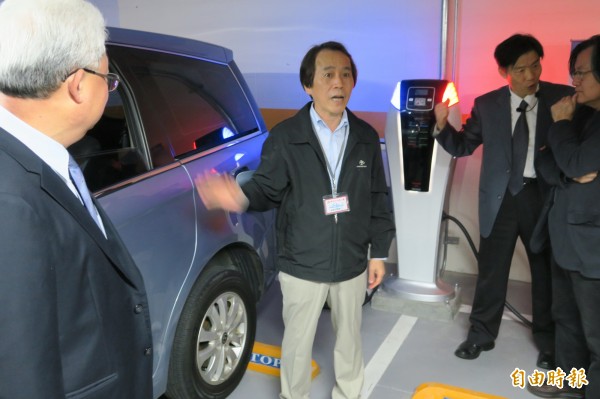 興隆公宅的智慧電動車充電系統。(記者郭安家攝)