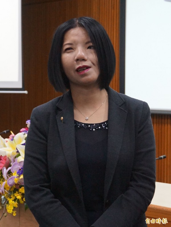 謝佩霓右胸佩戴著義大利經濟貿易文化推廣辦事處頒發的「義大利共和國功績勳章騎士勳位」。(記者歐素美攝)
