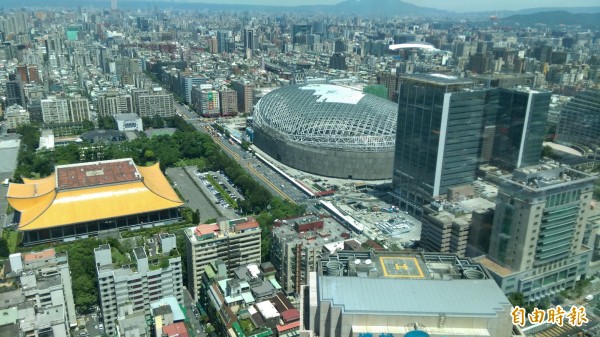 2016年第1季國泰全國房地產指數,數據顯示本季相較上季與去年同季均為價跌量縮。(記者徐義平攝)