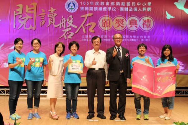 竹市內湖國中獲得閱讀磐石獎殊榮。(記者蔡彰盛翻攝)