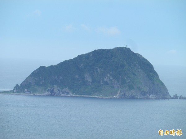 基隆市娛樂漁業島礁磯釣自治條例市議會審議通過,基隆嶼周邊島礁今年可望開放。(記者盧賢秀攝)