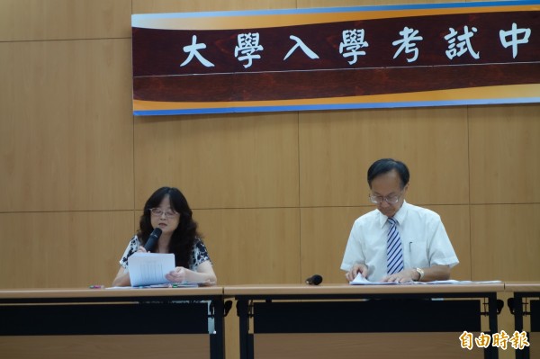 大考中心今天公布105指考的相關統計數據。(記者吳柏軒攝)