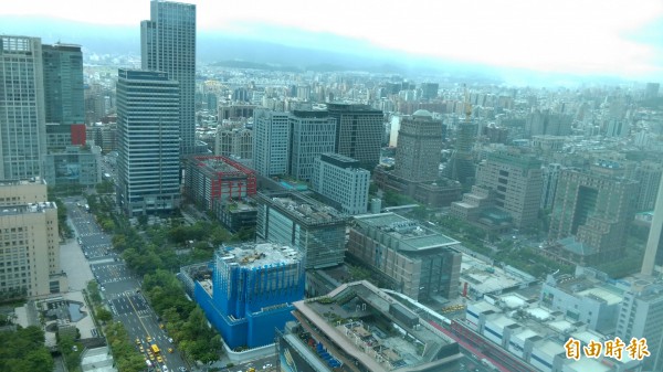 高額房屋稅罩頂,北市豪宅價格呈現長期停滯。(記者徐義平攝)