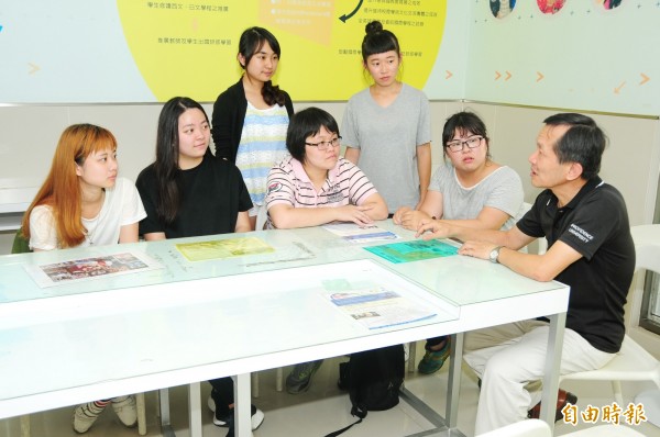 「寰宇外語學士學位學程」,主推修習24學分第二外語。(記者張軒哲攝)