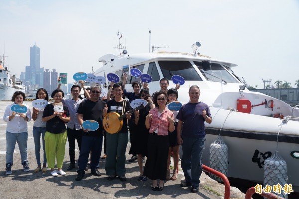 华文朗读节今年将场域从陆地扩展到海上,让读者在海上听见诗音的美好。(记者黄佳琳摄)