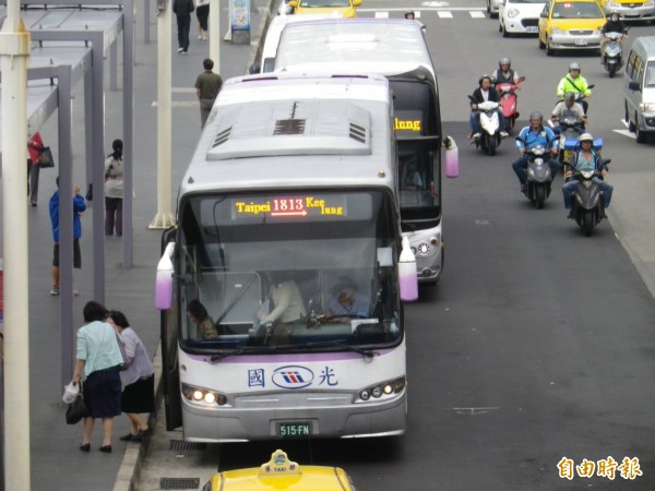 國光客運基隆台北相關路線30日起改停北車東三門。(記者盧賢秀攝)
