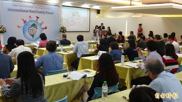 全台首場境外生接待家庭國際論壇台南登場。(記者劉婉君攝)