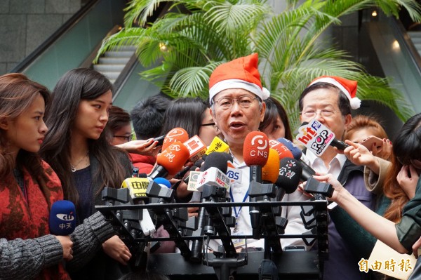 國民黨委託旺中集團民調公司做民調顯示一半的人不支持柯連任,柯妙達:代表另一半的人支持。(記者張凱翔攝)