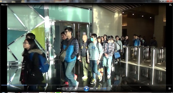 警方在台中市查獲「天下九州現金網」後台操盤管理平台,逮平台成員20人到案(記者邱俊福翻攝)