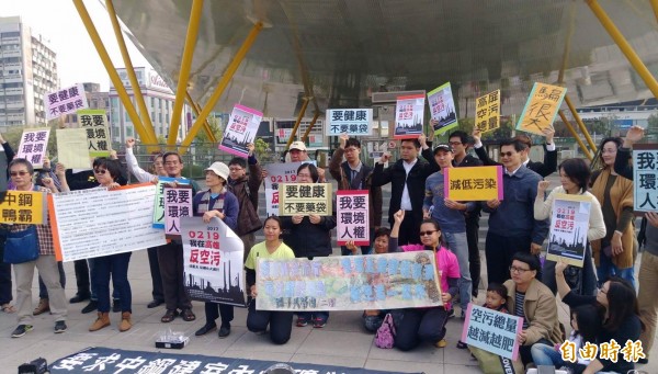 環保團體宣布,2月19日將於高雄舉辦反空污遊行。(記者黃旭磊攝)