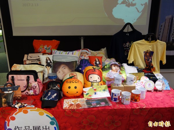 數位印花技術蓬勃發展,相比傳統網版印花,數位印花具有打樣快、節能、無汙染的優勢,而且不限材質軟印,無所不印,已成為新興文創的首選。(記者吳柏軒攝)