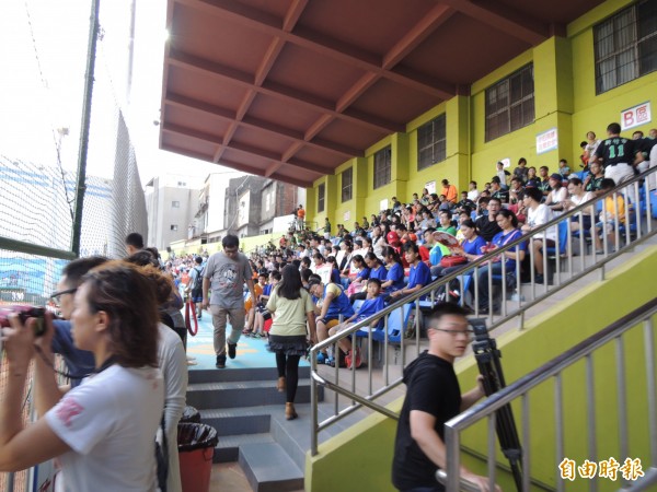 新竹棒球場將全面大整建大翻新,要給球迷和球隊耳目一新的新竹棒球場。(記者洪美秀攝)