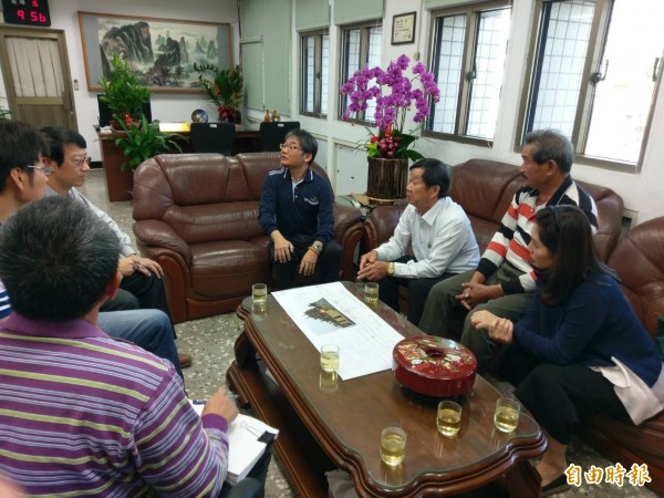 新園鄉長陳武昌及地方民代拜會第七河川局。(記者葉永騫攝)
