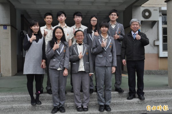 私立嘉華中學今年有4人通過醫學系初試,3人錄取台大,考取清大、交大、成大跟政大的有5人,突破該校往年繁星推薦入學紀錄。(記者王善嬿攝)