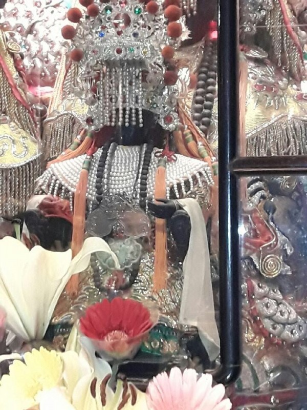 媽祖神蹟?北港媽祖婆與白沙屯媽祖婆「手牽手」。(白沙屯媽祖婆網站提供)