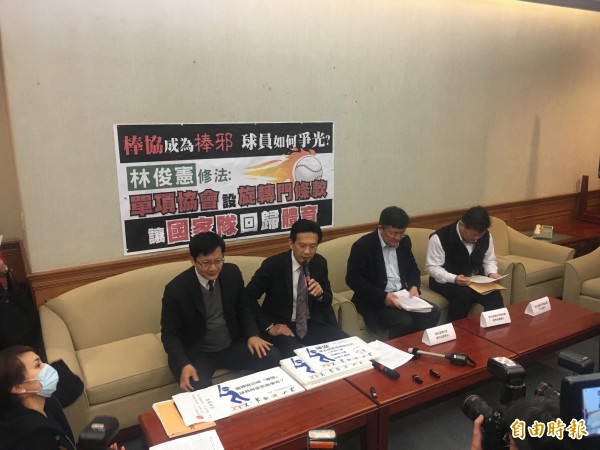 在健身房遇到高國慶 記者快抄