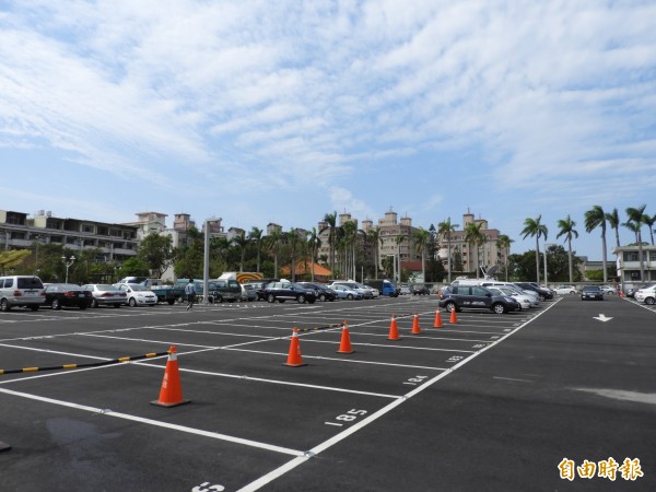 榮譽街停車場今日正式啟用。(記者洪瑞琴攝)