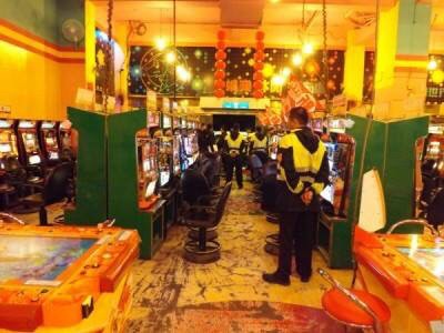 宜蘭縣檢警近期再度破獲賭博性電玩，查獲3家賭博性電子遊戲場。宜蘭縣代理縣長吳澤成表示，將研議不再發放設立電子遊戲場的相關執照。（記者林敬倫翻攝）